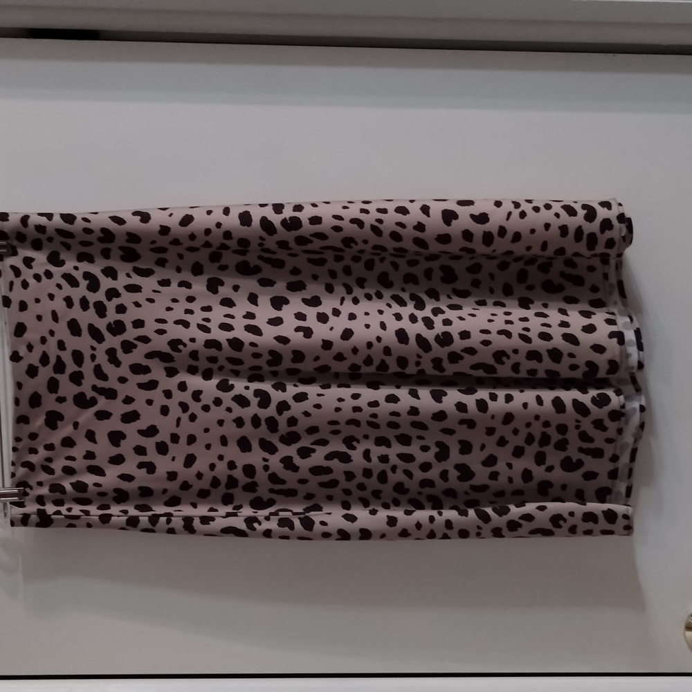 Women's skirt with elastic waist. It's new with no tags.  It has a leopard look